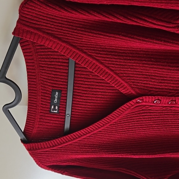 Red Jersey in Medium size - Picture 2 of 6